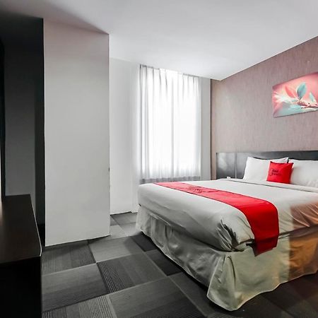 Reddoorz Premium Near Pantai Losari 2 Macasar Exterior foto