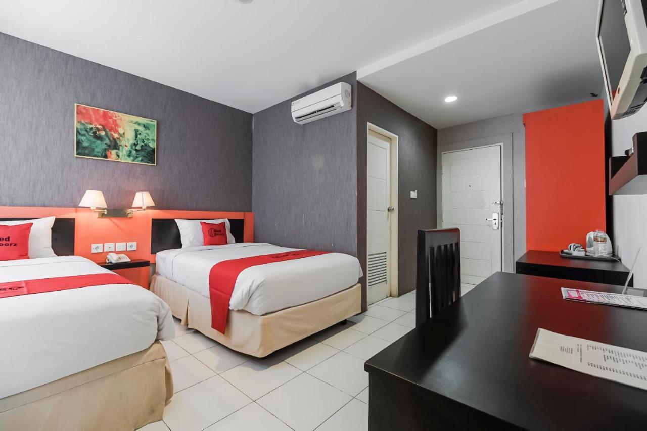 Reddoorz Premium Near Pantai Losari 2 Macasar Exterior foto