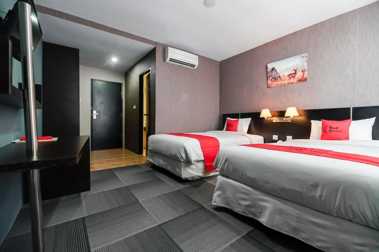 Reddoorz Premium Near Pantai Losari 2 Macasar Exterior foto