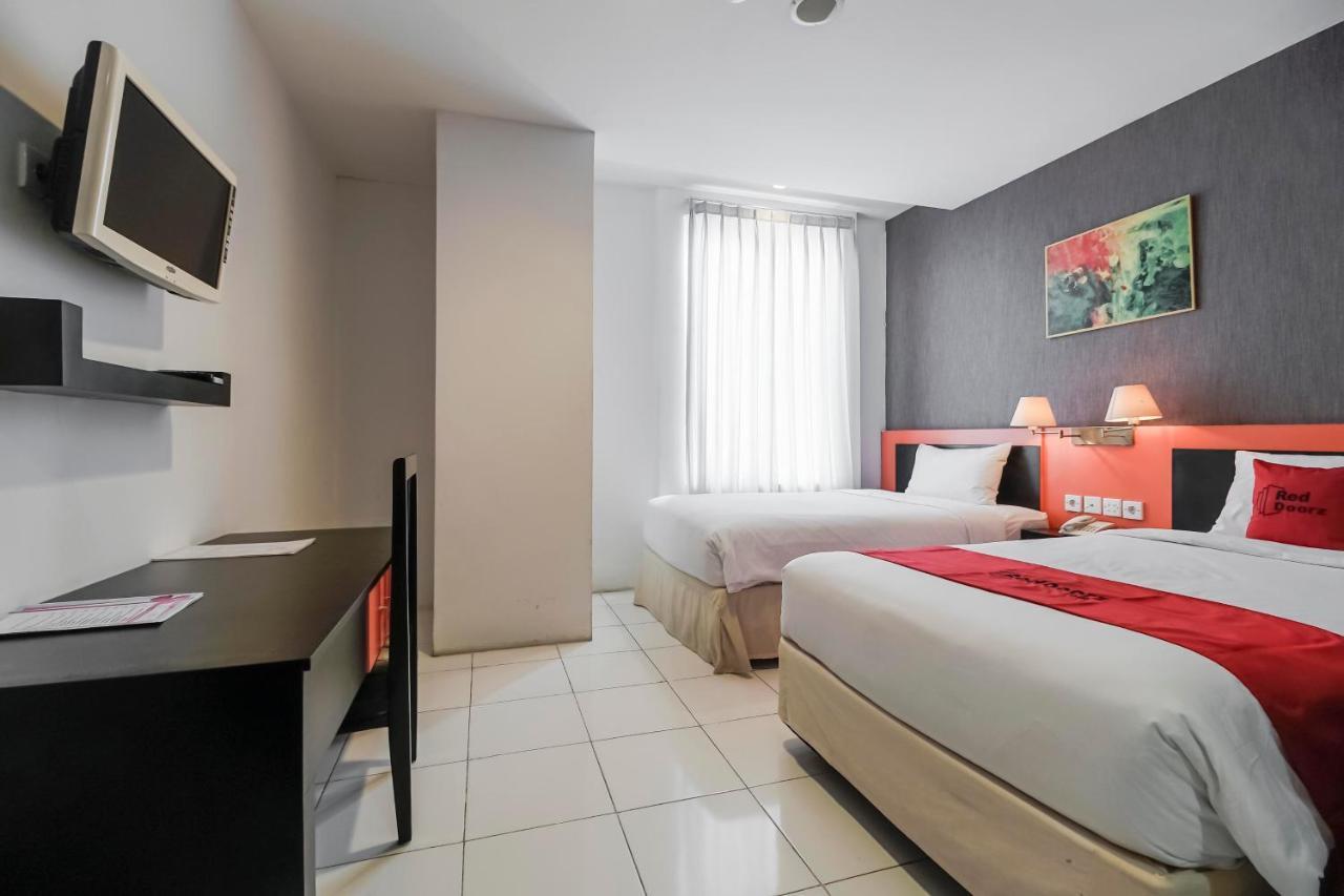 Reddoorz Premium Near Pantai Losari 2 Macasar Exterior foto